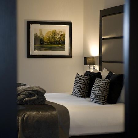 The Lodge At Kingswood Epsom Værelse billede