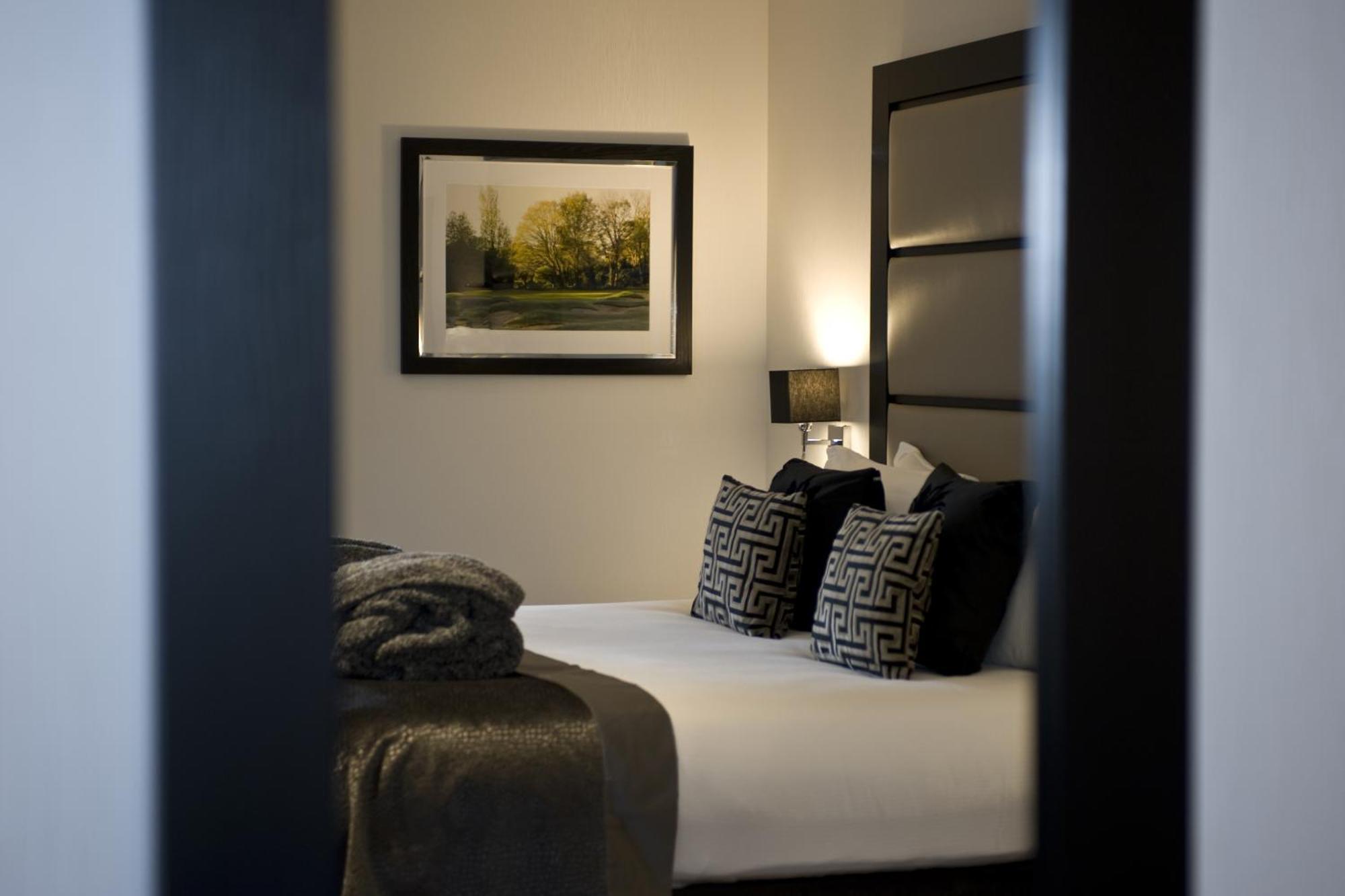 The Lodge At Kingswood Epsom Værelse billede