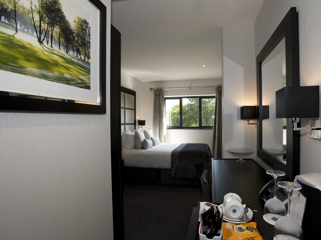 The Lodge At Kingswood Epsom Eksteriør billede