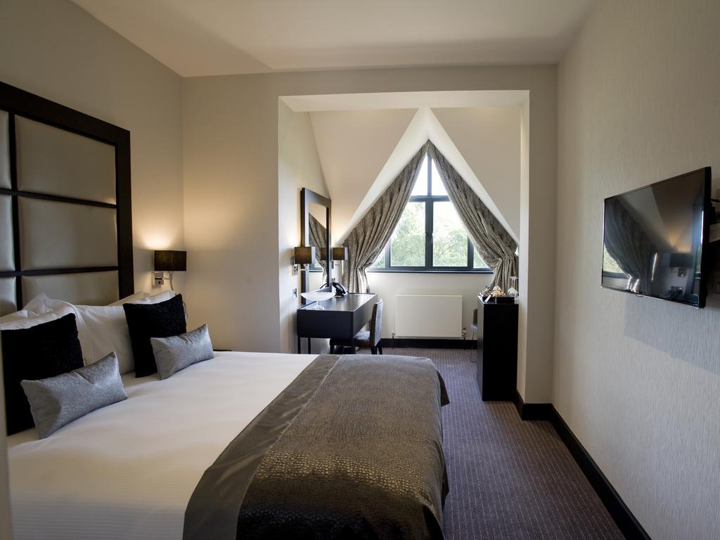 The Lodge At Kingswood Epsom Eksteriør billede